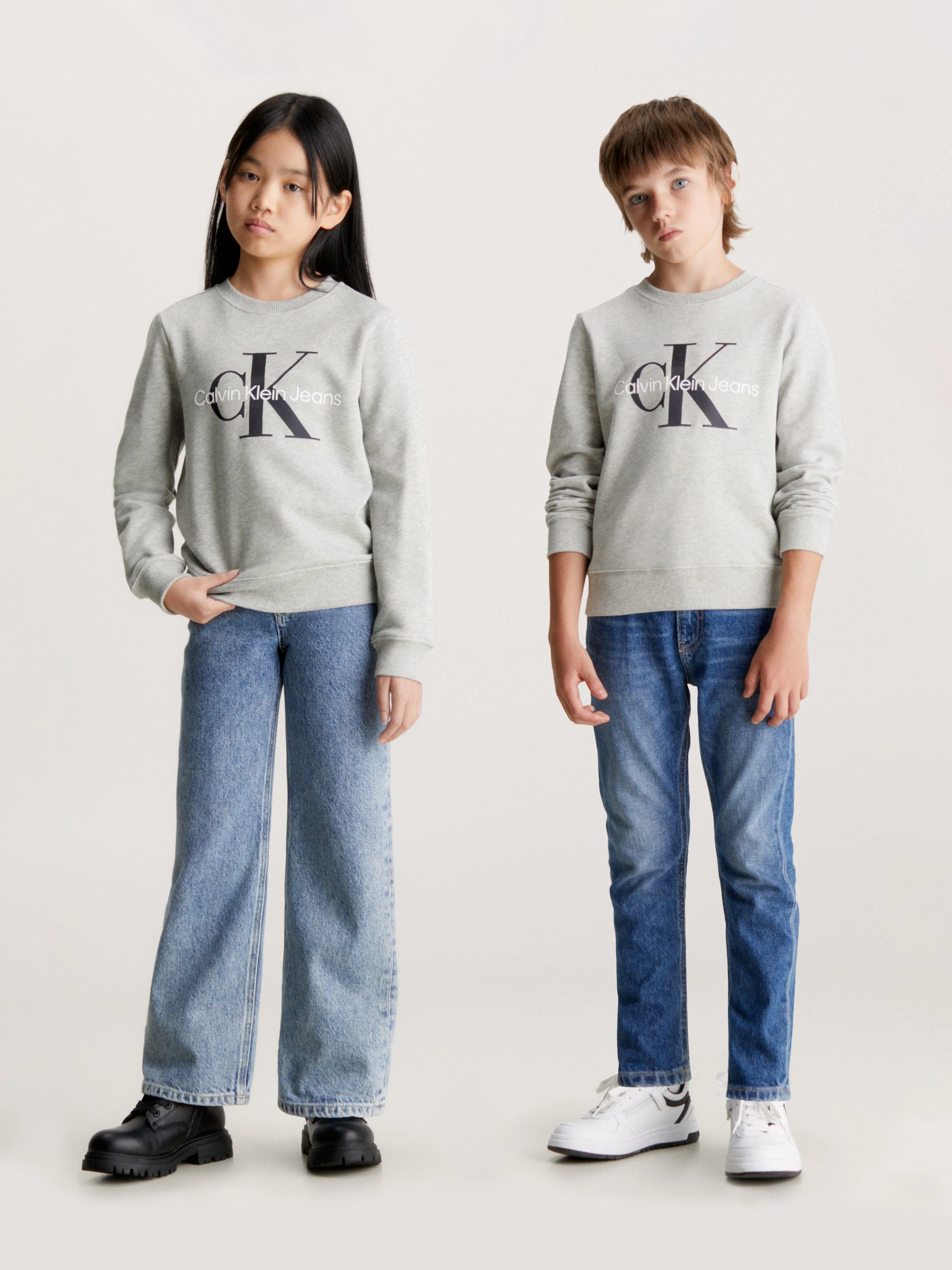 Calvin Klein Kids Monogram Logo Sweasthirt in Grey